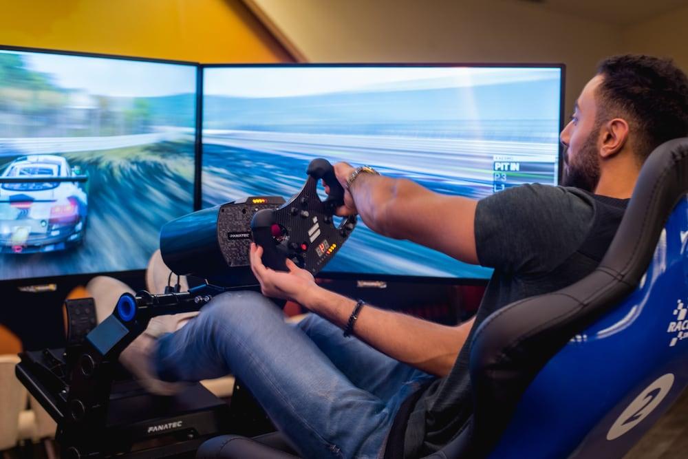 Bay La Sun Hotel And Marina - Emaar King Abdullah Economic City Exterior foto A racing game player using a steering wheel