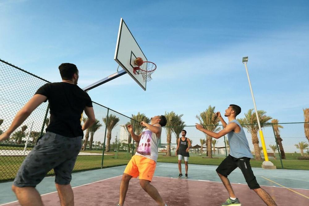 Bay La Sun Hotel And Marina - Emaar King Abdullah Economic City Exterior foto Basketball in Al-Shaab