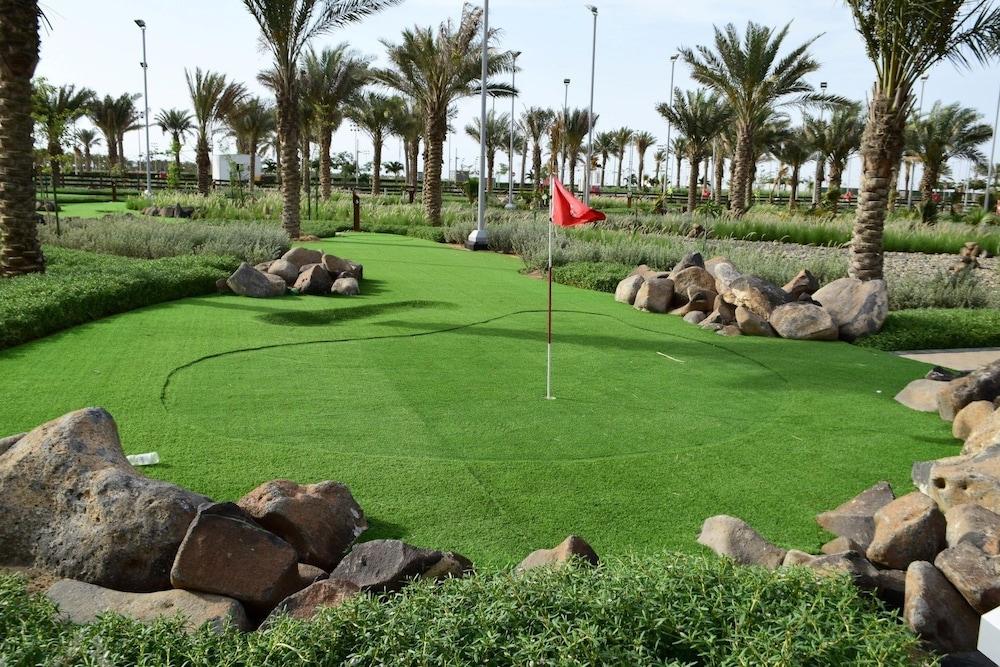 Bay La Sun Hotel And Marina - Emaar King Abdullah Economic City Exterior foto Golf course at Al Forsan National Club