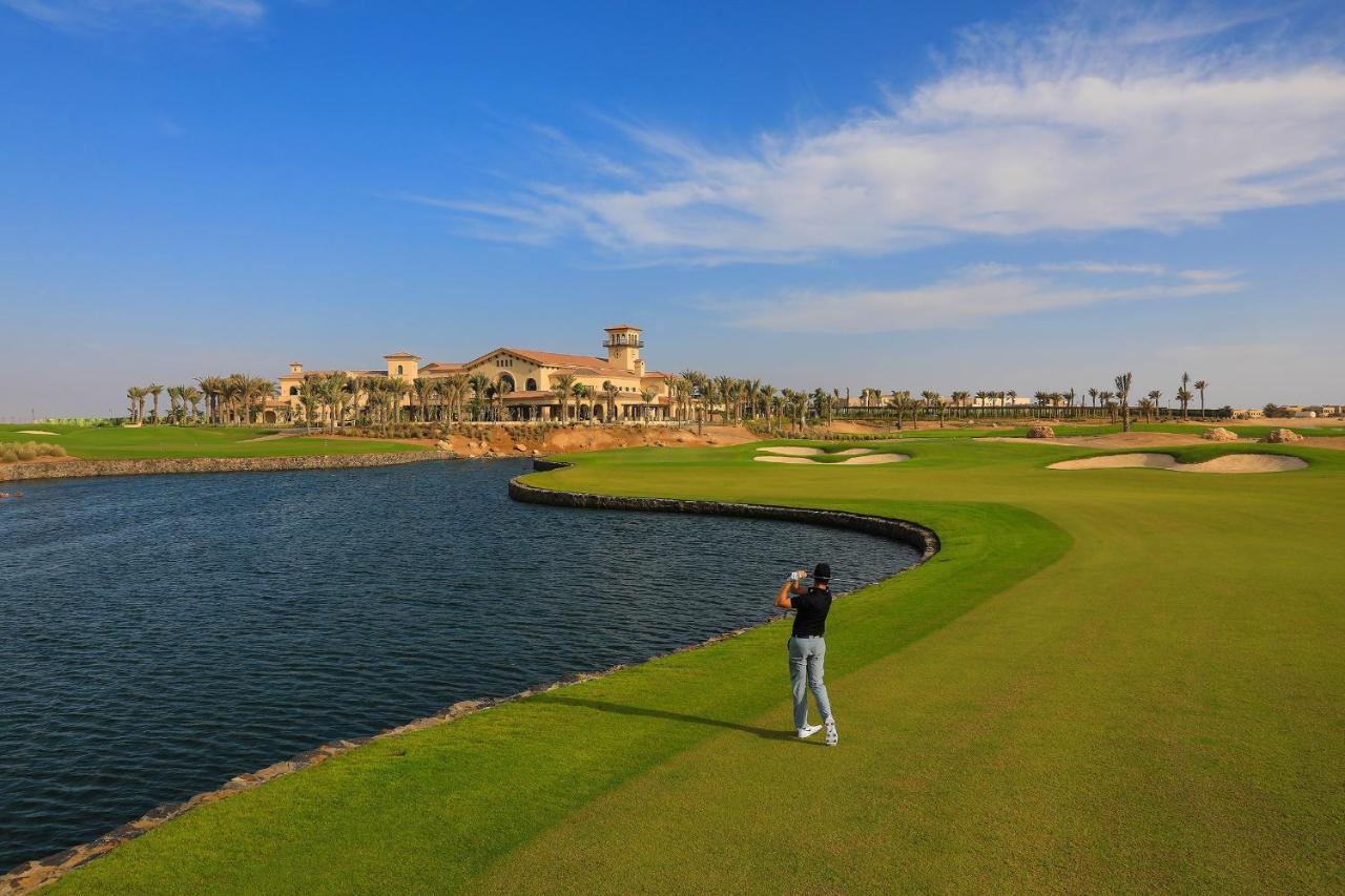 Bay La Sun Hotel And Marina - Emaar King Abdullah Economic City Exterior foto Golf course at the Emirates Golf Club